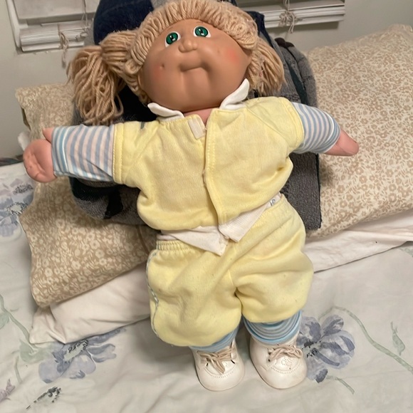 1978, 1982 Cabbage Patch Girl blonde hair & blue eyes - Picture 1 of 4